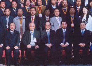 “創(chuàng)業(yè)之星”大會(huì)董事長(zhǎng)與中共中央政治局委員、副總理回良玉等國(guó)家領(lǐng)導(dǎo)合影